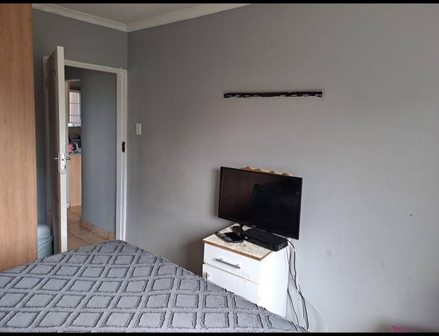 2 BEDROOM TOWNHOUSE FOR SALE IN CASTLEVIEW